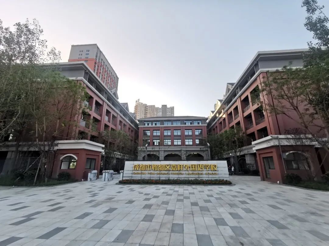 走进嘉祥|嘉祥集团董事长一行到郫都区建设项目视察